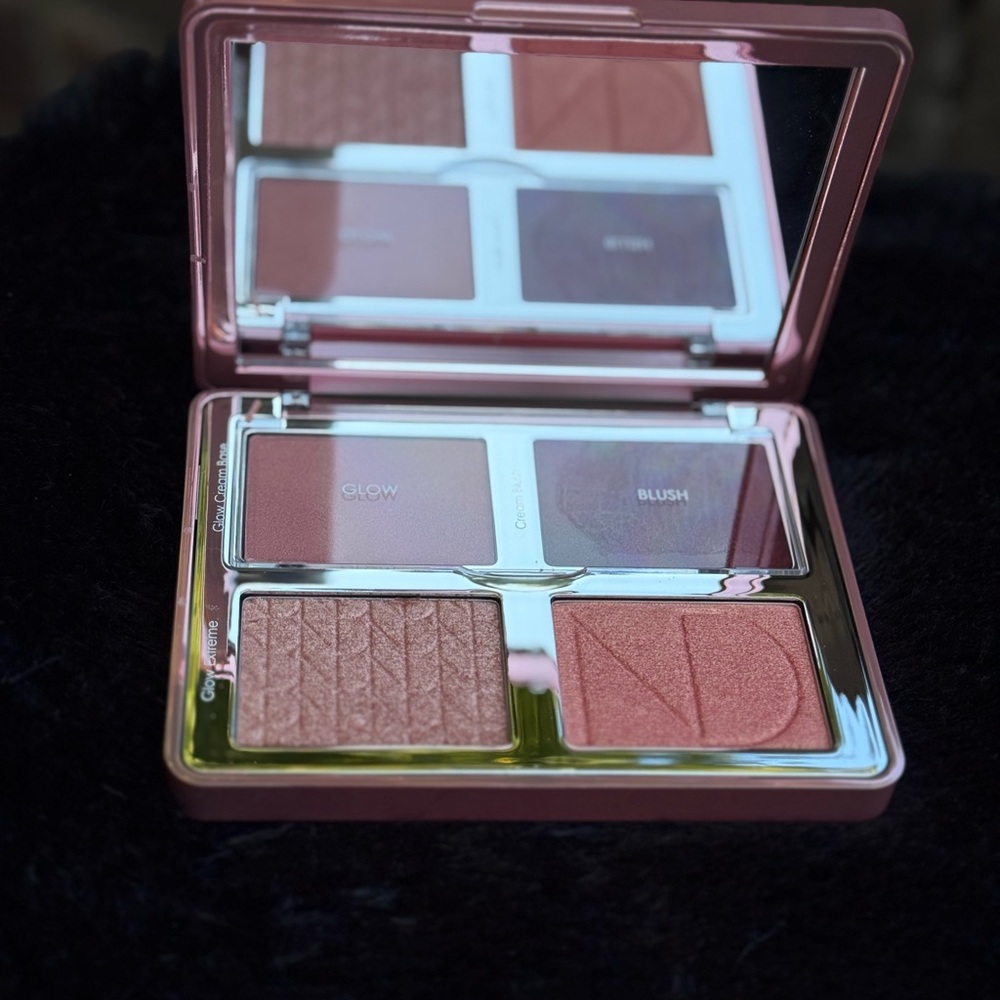Natasha Denona Bloom Palette in Pink and Gold - Picture 2 of 4